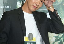 柯震东搞笑照片,笑料百出，萌态可掬