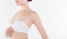 胸部的照片,照片中的女性风采与魅力