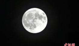 中秋节的月亮图片