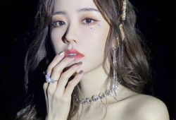 王艺瑾资料,才华横溢的年轻歌手，闪耀舞台的璀璨之星